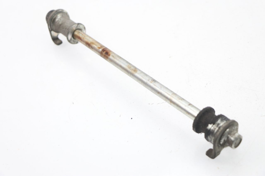 photo de REAR WHEEL AXLE HONDA CBF 125 (2009 - 2015)