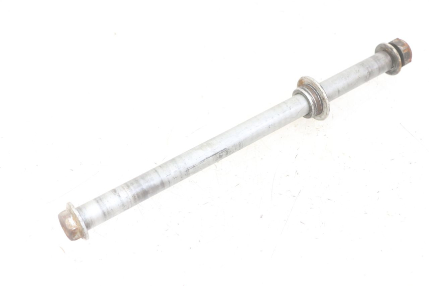 photo de REAR WHEEL AXLE HONDA CBF 500 (2004 - 2007)