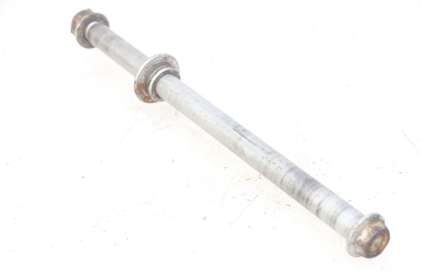 photo de REAR WHEEL AXLE HONDA CBF 500 (2004 - 2007)