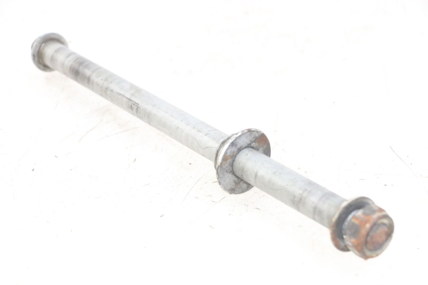 photo de REAR WHEEL AXLE HONDA CBF 500 (2004 - 2007)