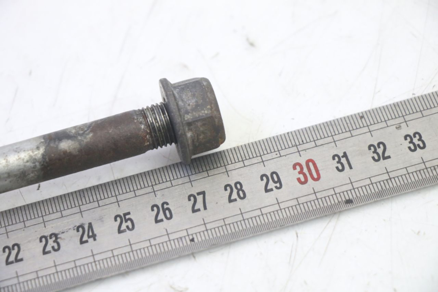 photo de REAR WHEEL AXLE HONDA CBF 125 (2009 - 2015)