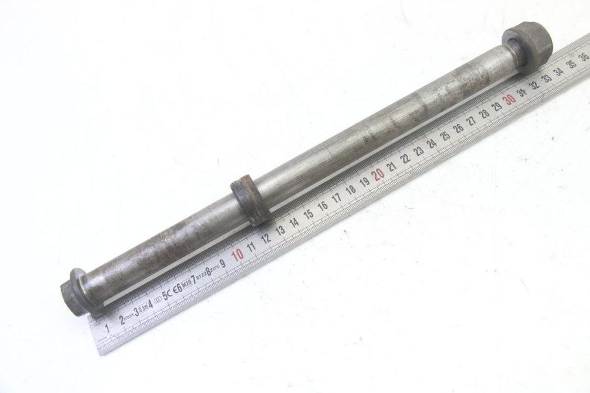 photo de REAR WHEEL AXLE HONDA CBR RR FIREBLADE 900 (1992 - 1994)
