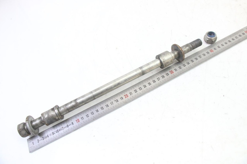 photo de REAR WHEEL AXLE APRILIA CLASSIC 125 (1995 - 2001)