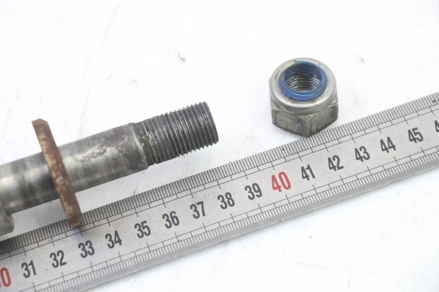 photo de REAR WHEEL AXLE APRILIA CLASSIC 125 (1995 - 2001)