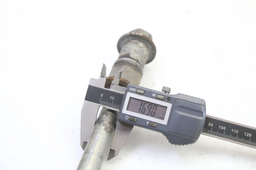 photo de REAR WHEEL AXLE APRILIA CLASSIC 125 (1995 - 2001)