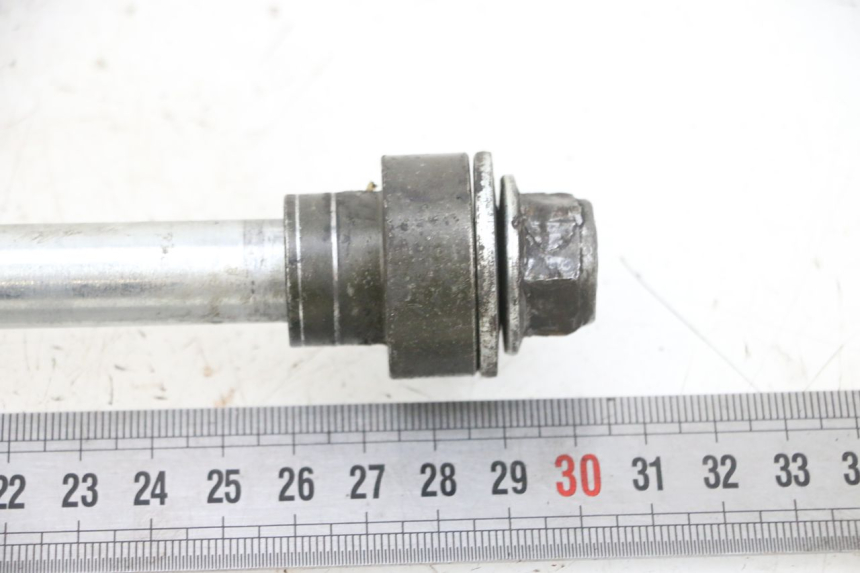 photo de REAR WHEEL AXLE KSR CODE 125 (2018 - 2020) - Technical close-up