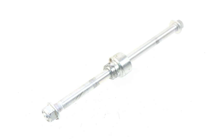 photo de REAR WHEEL AXLE HONDA CRF-F CRF F 110 (2019 - 2022) - Technical close-up