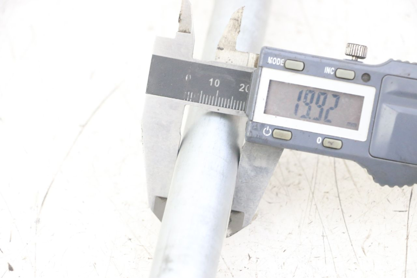 photo de REAR WHEEL AXLE KAWASAKI ER-6 ER6 N 650 (2012 - 2016)