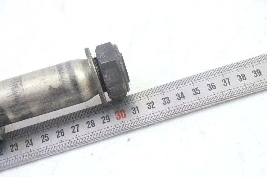 photo de REAR WHEEL AXLE YAMAHA FZ6 FAZER S2 600 (2007 - 2011)