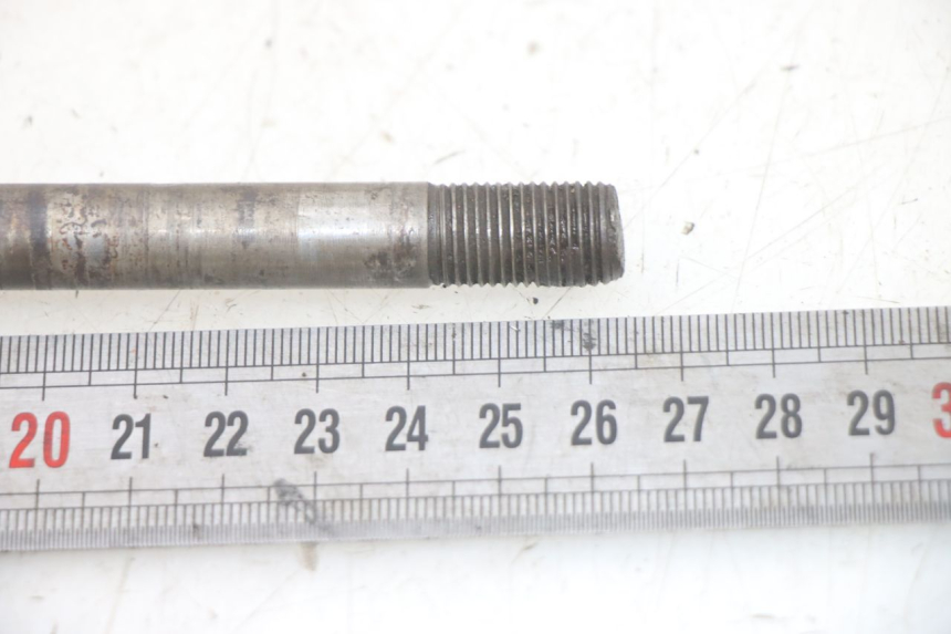photo de REAR WHEEL AXLE GILERA RK 50 (1996 - 1999)