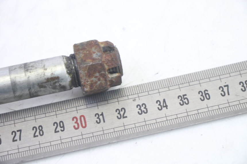 photo de REAR WHEEL AXLE KAWASAKI GPX R WARBIRD 600 (1988 - 1993) - Alternative perspective