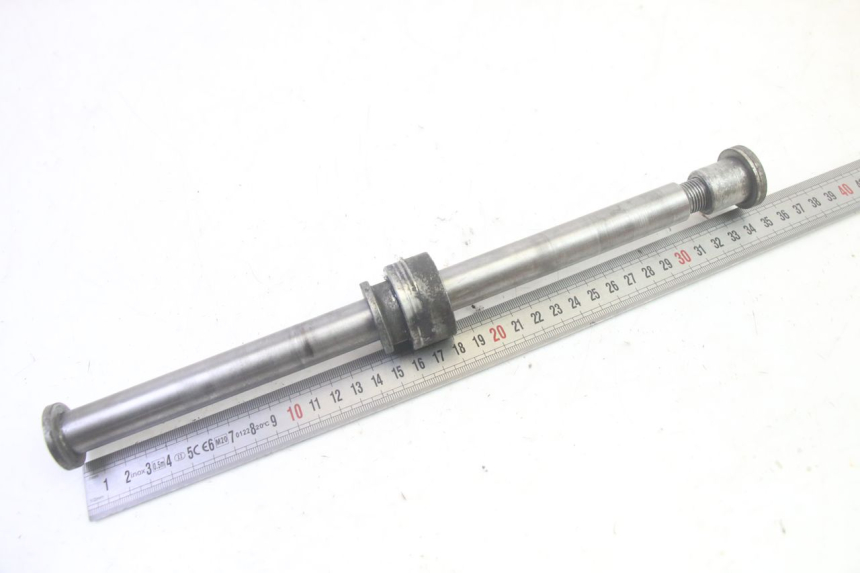 photo de REAR WHEEL AXLE KAWASAKI GPZ RX 1000 (1986 - 1988) - Zoom on usage condition
