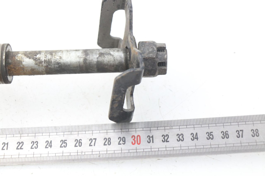 photo de REAR WHEEL AXLE KAWASAKI GPZ S 500 (1994 - 2005)