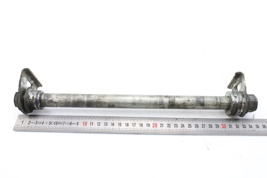 photo de REAR WHEEL AXLE SUZUKI GSF S BANDIT 600 (2000 - 2004)