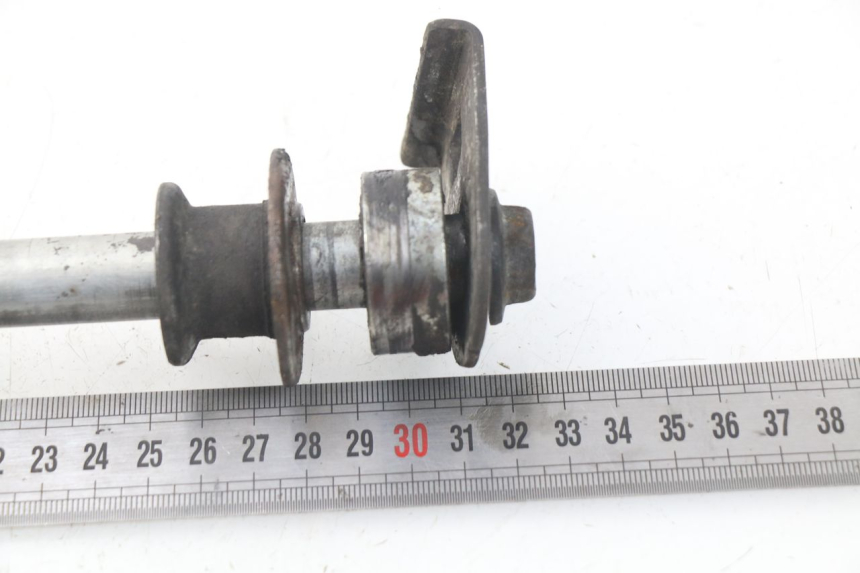 photo de REAR WHEEL AXLE SUZUKI GSX-F GSXF 600 (1998 - 2004)
