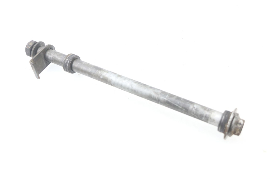 photo de REAR WHEEL AXLE HONDA CBF 500 (2004 - 2007)