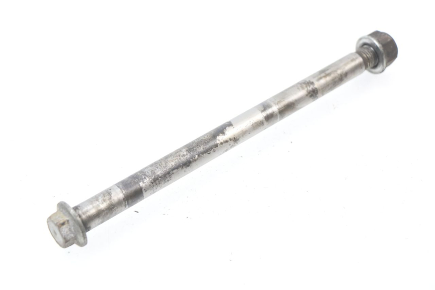 photo de REAR WHEEL AXLE HONDA CG 125 (1996 - 1998)