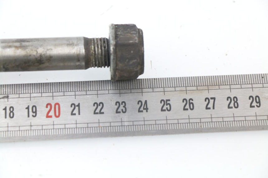 photo de REAR WHEEL AXLE HONDA CG 125 (1996 - 1998)