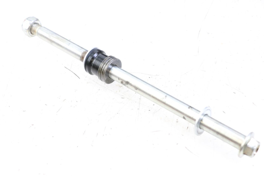 photo de REAR WHEEL AXLE HUSQVARNA SVARTPILEN 401 (2018 - 2023)