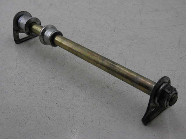 photo de REAR WHEEL AXLE HYOSUNG COMET GT 125 (2002 - 2007)