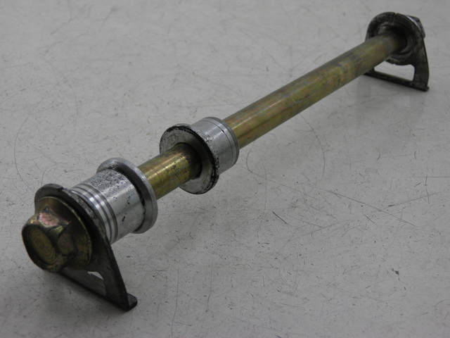 photo de REAR WHEEL AXLE HYOSUNG COMET GT 125 (2002 - 2007)