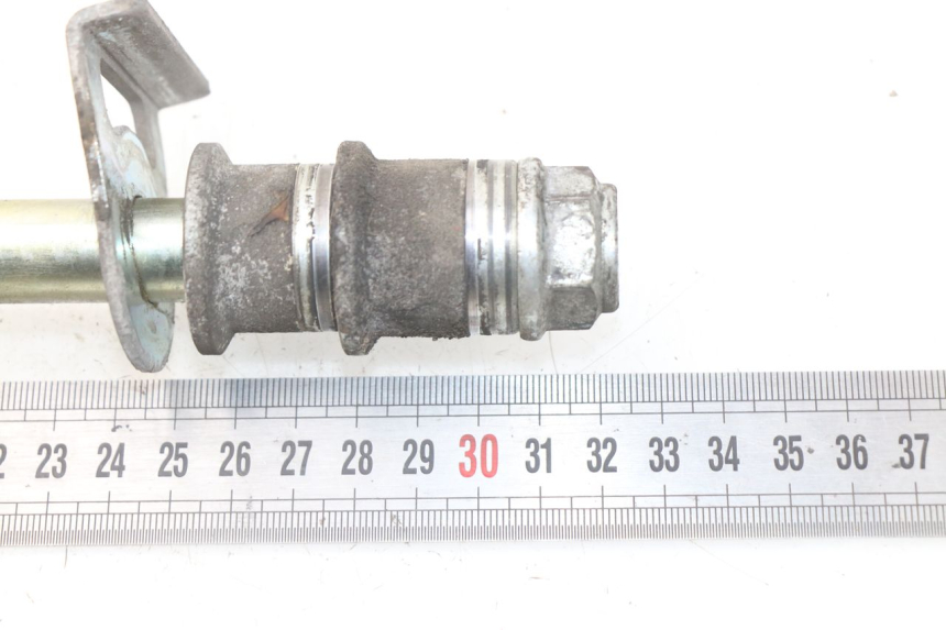 photo de REAR WHEEL AXLE HYOSUNG COMET GTR 125 (2007 - 2014)
