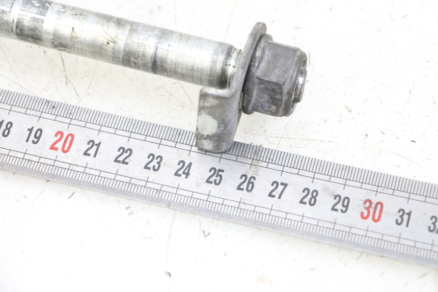 photo de REAR WHEEL AXLE HYOSUNG GF 125 (2001 - 2005)
