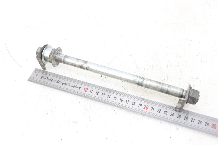 photo de REAR WHEEL AXLE HYOSUNG GF 125 (2001 - 2005)