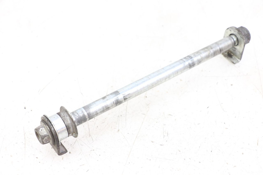 photo de REAR WHEEL AXLE HYOSUNG GF 125 (2001 - 2005)