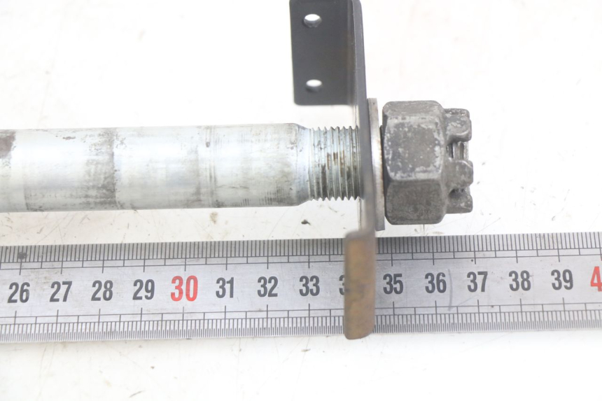 photo de REAR WHEEL AXLE KAWASAKI Z 750 (2007 - 2013)