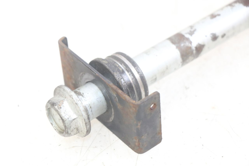 photo de REAR WHEEL AXLE KAWASAKI Z 750 (2007 - 2013)