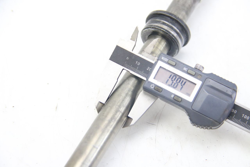 photo de REAR WHEEL AXLE KAWASAKI Z ABS 1000 (2014 - 2020)