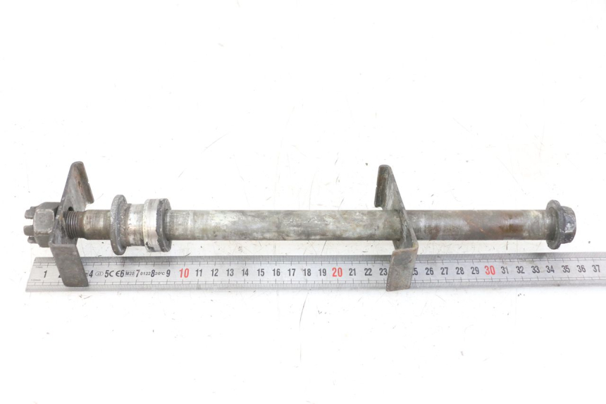 photo de REAR WHEEL AXLE KAWASAKI ZR7 ZR-7 S 750 (1999 - 2004)