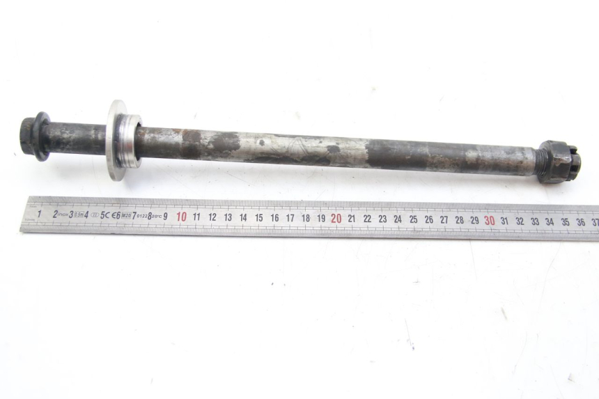 photo de REAR WHEEL AXLE KAWASAKI ZX-6R ZX6R 600 (1995 - 1997)