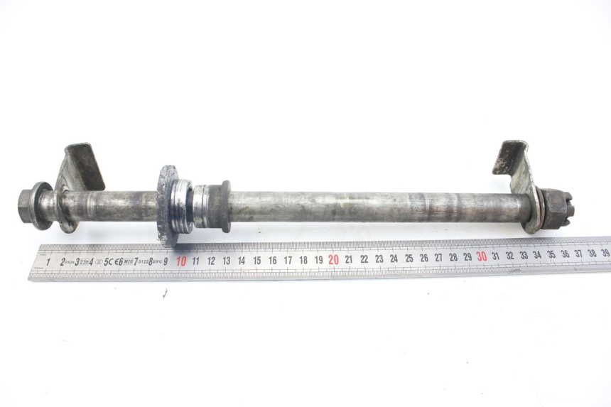 photo de REAR WHEEL AXLE KAWASAKI ZZR 600 (1995 - 2004)