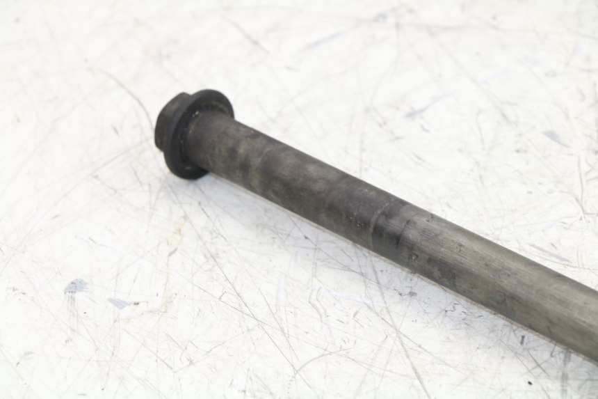 photo de REAR WHEEL AXLE KAWASAKI ZZR 600 (1995 - 2004)
