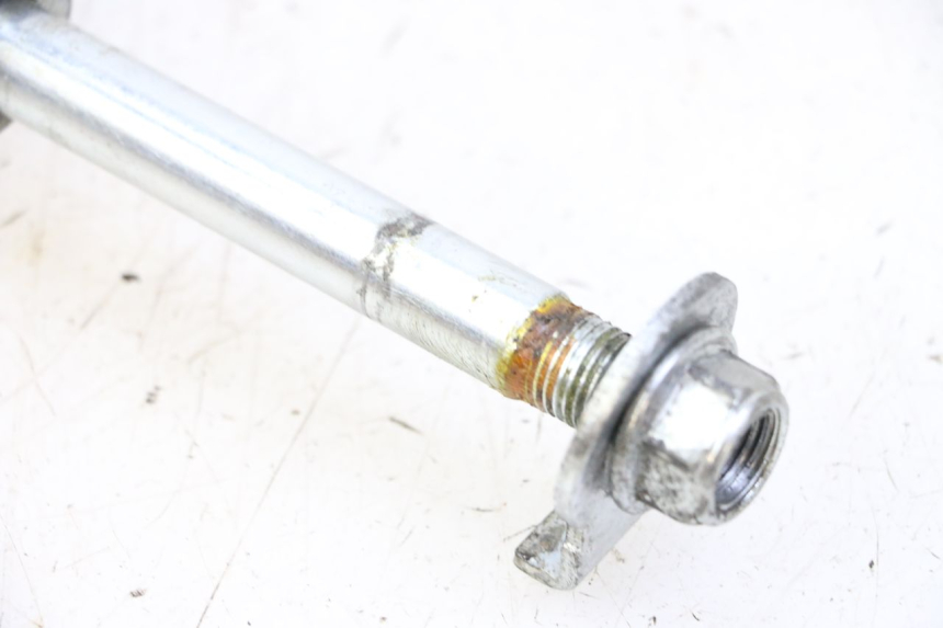 photo de REAR WHEEL AXLE KIDEN KD125-G 125 (2018 - 2022)