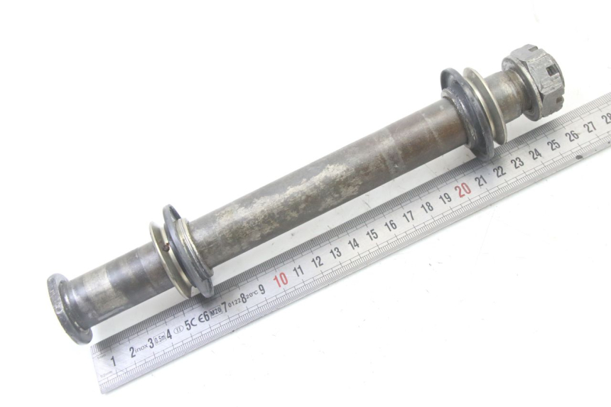 photo de REAR WHEEL AXLE KAWASAKI KX F KXF 450 (2009 - 2011)