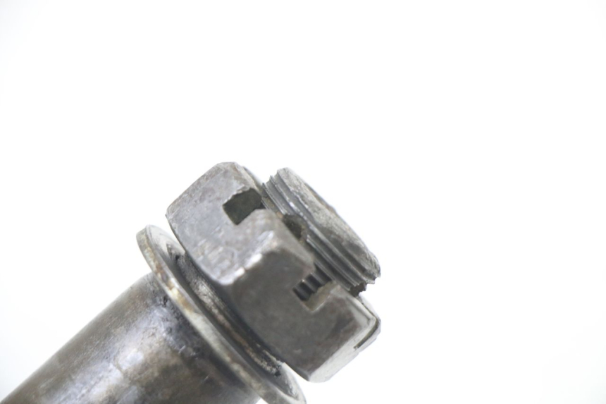 photo de REAR WHEEL AXLE KAWASAKI KX F KXF 450 (2009 - 2011)