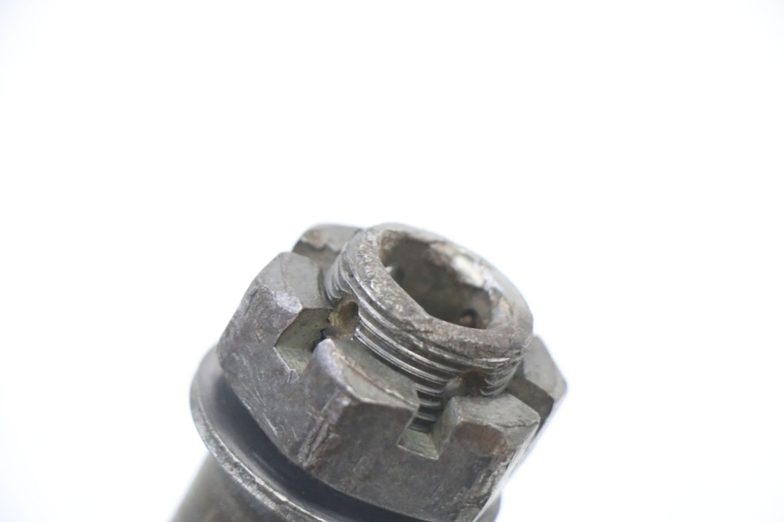 photo de REAR WHEEL AXLE KAWASAKI KX F KXF 450 (2009 - 2011)