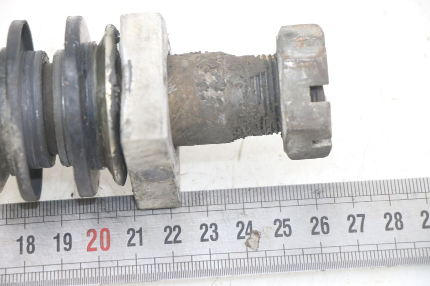 photo de REAR WHEEL AXLE KAWASAKI KXF KX-F 250 (2012 - 2014)
