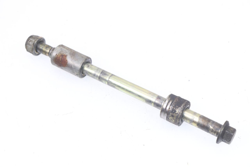 photo de REAR WHEEL AXLE KYMCO PULSAR 125 (2008 - 2015)