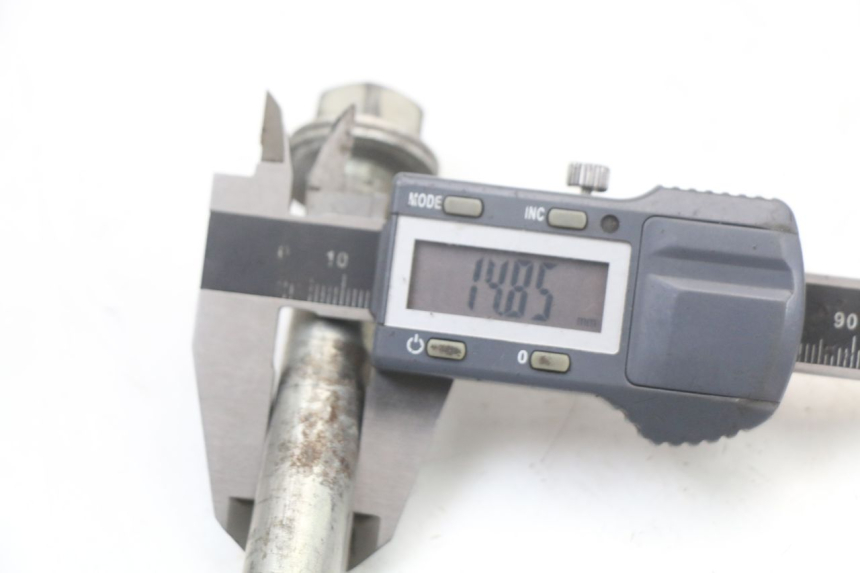 photo de REAR WHEEL AXLE RIEJU MRT 50 (2018 - 2021)