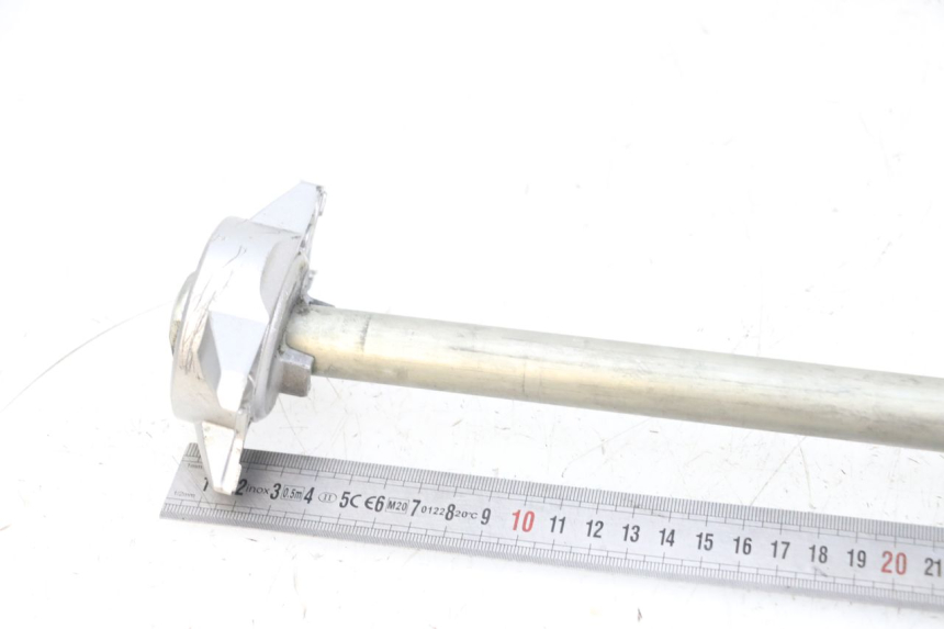 photo de REAR WHEEL AXLE YAMAHA MT-07 MT07 ABS 700 (2018 - 2020) - Zoom on usage condition