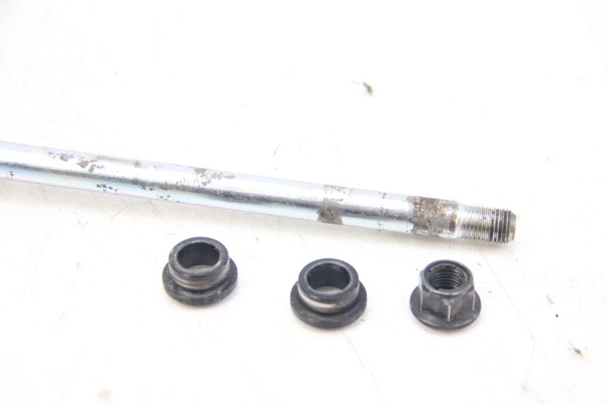 photo de REAR WHEEL AXLE YAMAHA MT ABS 125 (2014 - 2018)