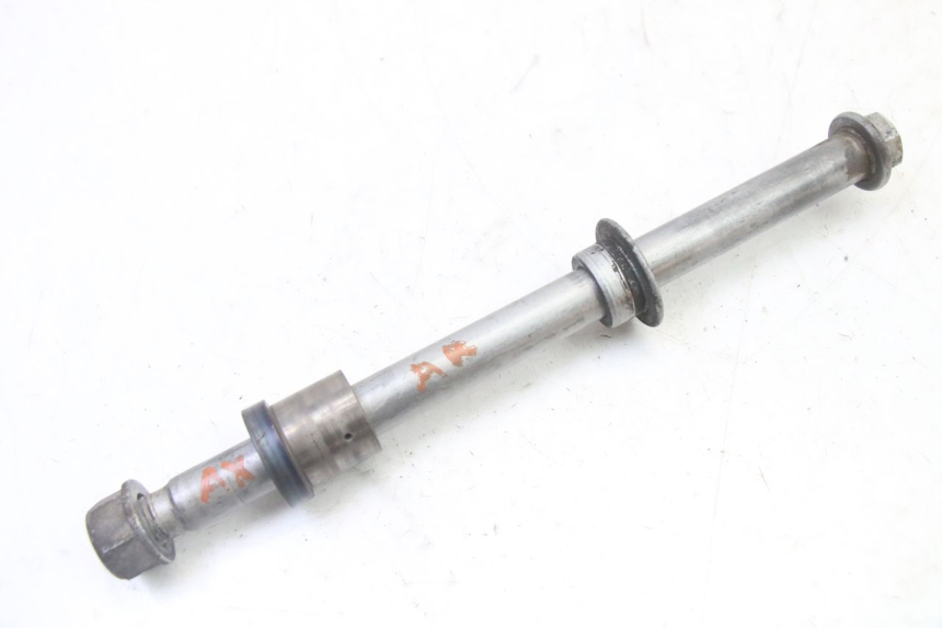 photo de REAR WHEEL AXLE HONDA NTV DEAUVILLE 650 (2001 - 2006)