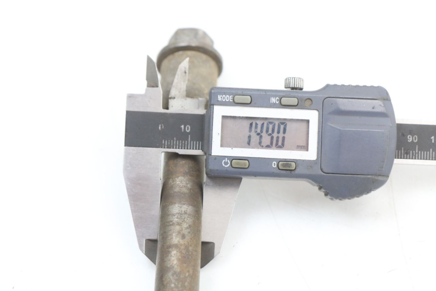 photo de REAR WHEEL AXLE YCF PIT BIKE 125 (2010 - 2018)