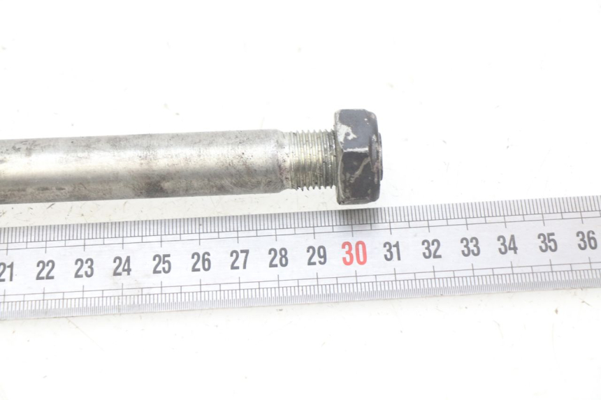 photo de REAR WHEEL AXLE ROYAL ENFIELD BULLET CLASSIC 500 (2017 - 2020)