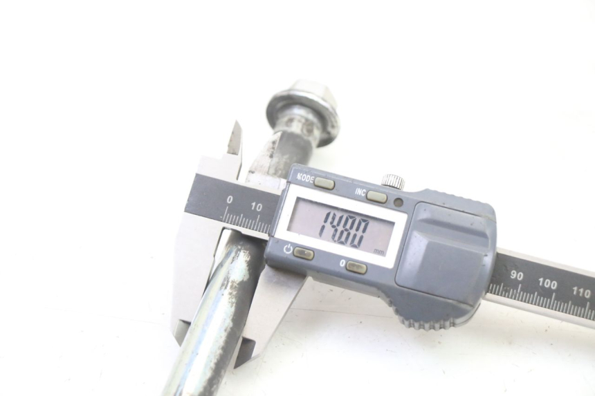 photo de REAR WHEEL AXLE APOLLO RXF 125