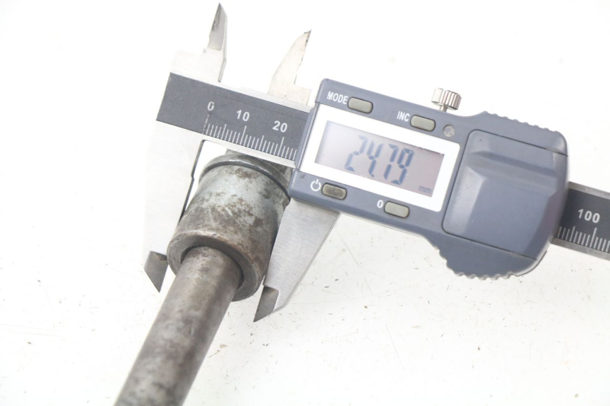 photo de REAR WHEEL AXLE SMALL MX MX5 MX-5 140